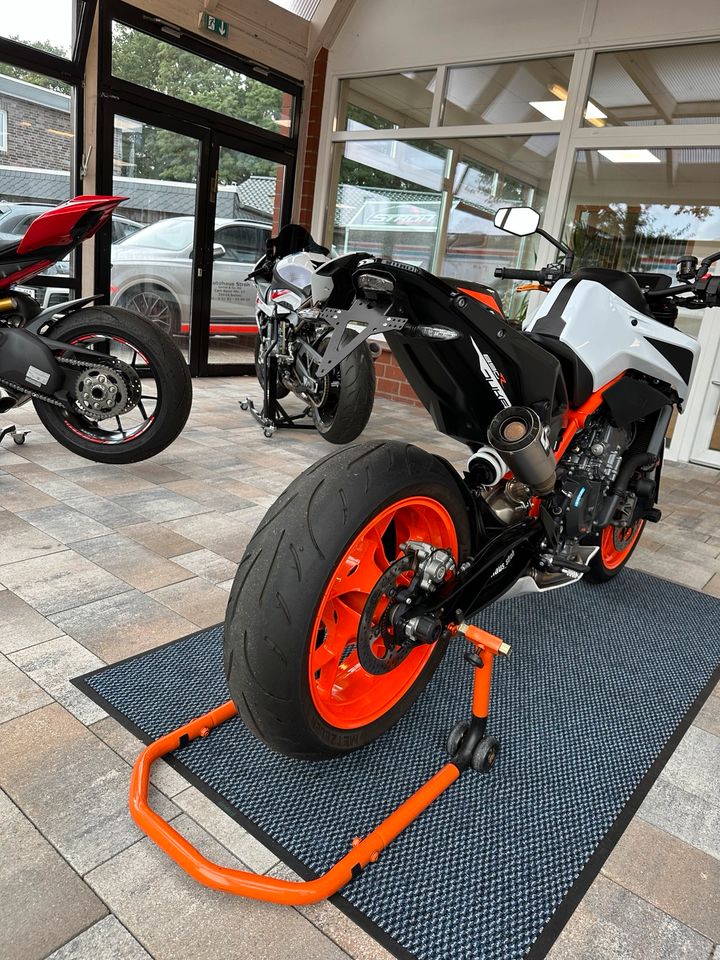 KTM Duke 890 R Tech Pack, viel Zubehör in Soltau