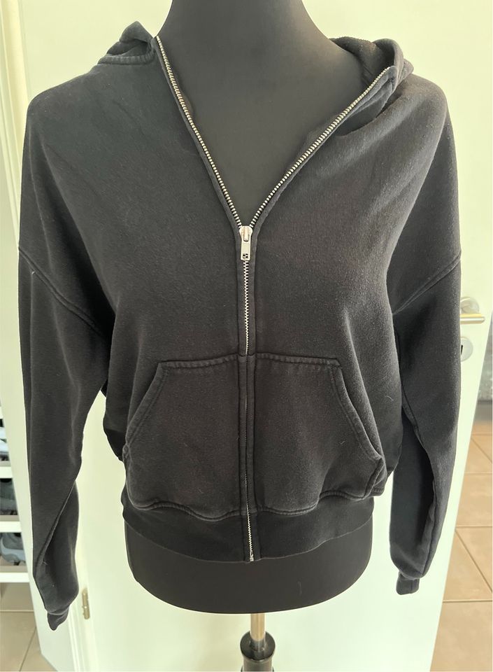 Sweatjacke schwarz Gr. S mit Kapuze in Elsdorf