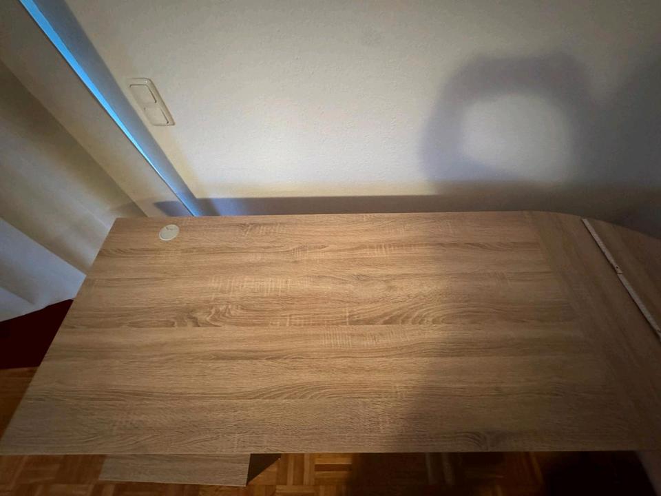 Schöner Eck-Schreibtisch mit Rollcontainer in Sonoma Eiche in Solingen