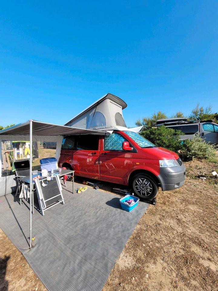 VW T 5 Camper, Aufstelldach, Strom, Kühlschrank in Niederkassel