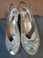 Gabor Sandalette!! Nagelneu! Brautschuh! Silber! Gr. 38.5 . Bremen - Osterholz Vorschau