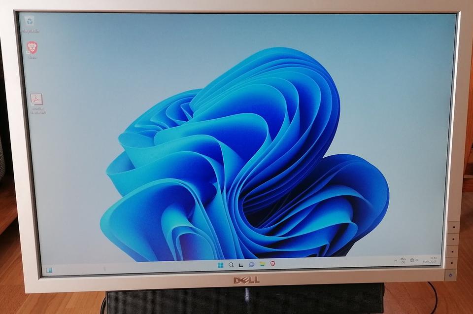 PC Fujitsu E700 E90+ 22 Zoll Monitor Dell P2210 + Speaker AX510 in Obernburg