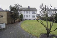 Reduziert! 2-Parteienhaus mit großem Garten und großer Doppelgarage in Hövelhof Nordrhein-Westfalen - Hövelhof Vorschau