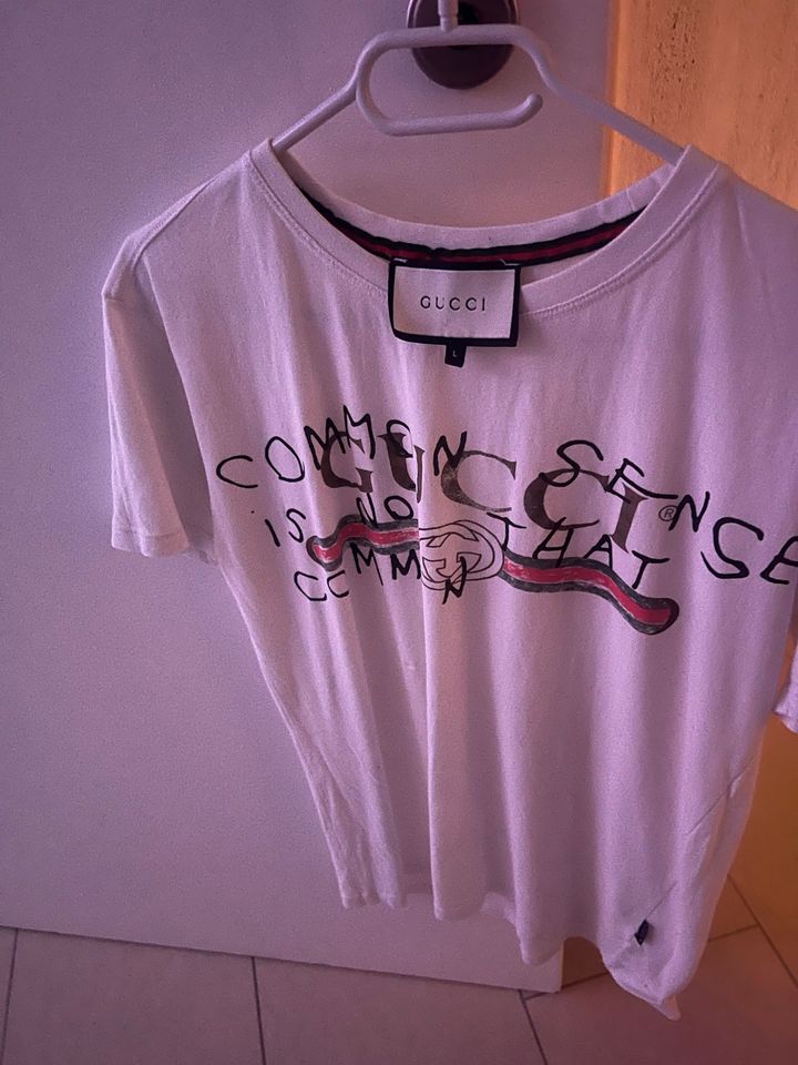 GUCCI T Shirt  aus Baumwoll - Jersey mit Strickerei neuwertig in Weinheim