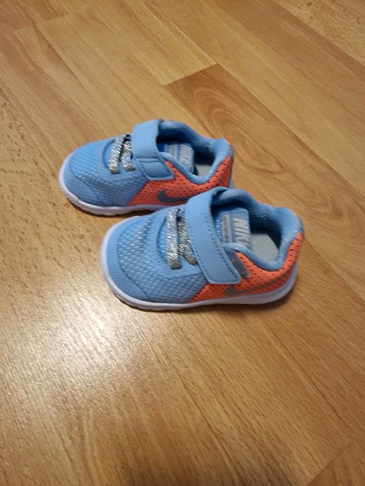 Turnschuhe NIKE Gr. 18.5 in Wentorf