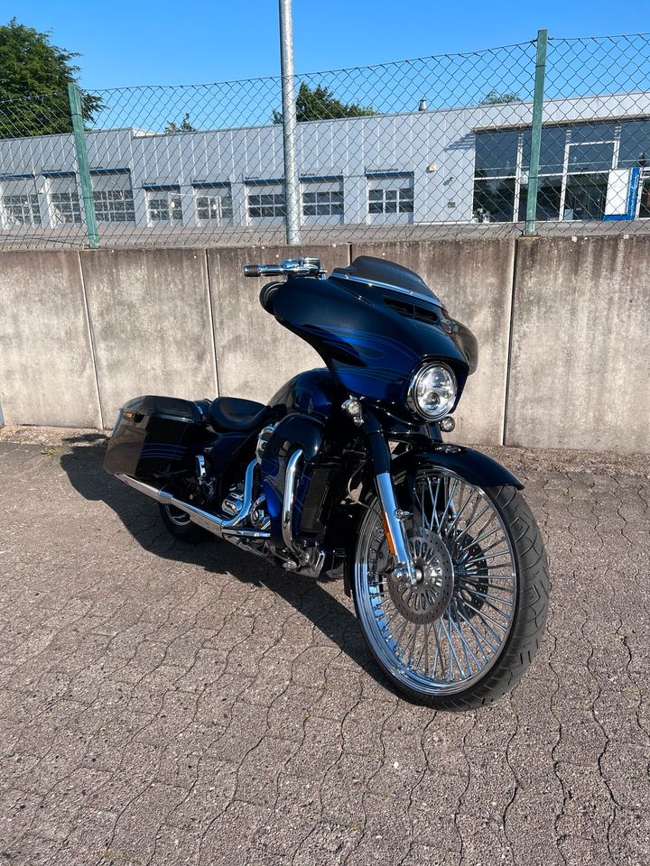 Harley Davidson Street Glide 5HD CVO 110 CUI Jekill & Hyde 26“ in Kiel