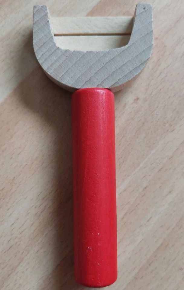 Erzi Kinderküche Schälmesser Schäler aus Holz messer in Düsseldorf