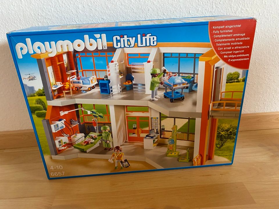 Playmobil Krankenhaus mit Zubehör in Meerbusch