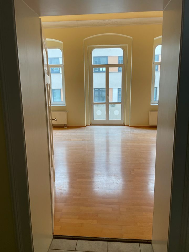 Helle 5- Zimmer Wohnung in Carolastraße in Zwickau