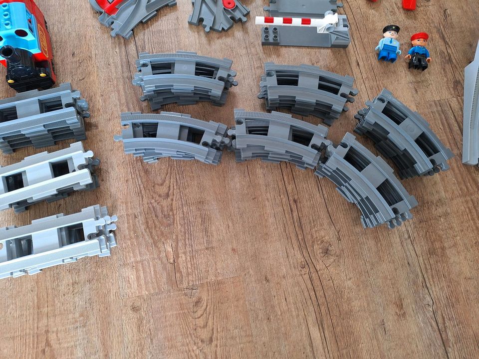 Lego duplo elektrische Eisenbahn mit viel Zubehör in Remchingen