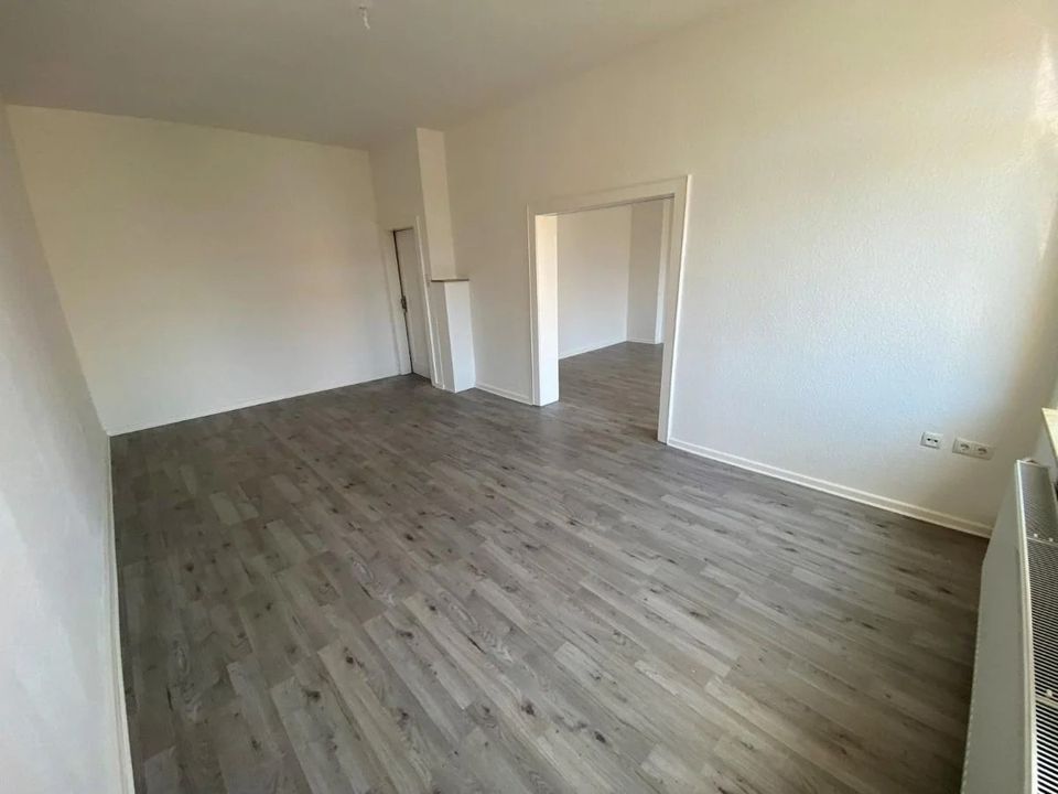 Modernisierte Wohnung mit 2,5 Zimmern sowie Balkon in Bahnhofsnähe! in Hildesheim