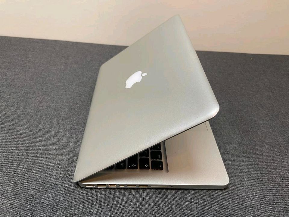 MacBook Pro 13, Intel core i5 2,4 GHZ 500GB SSD 4GB RAM in Waldshut-Tiengen