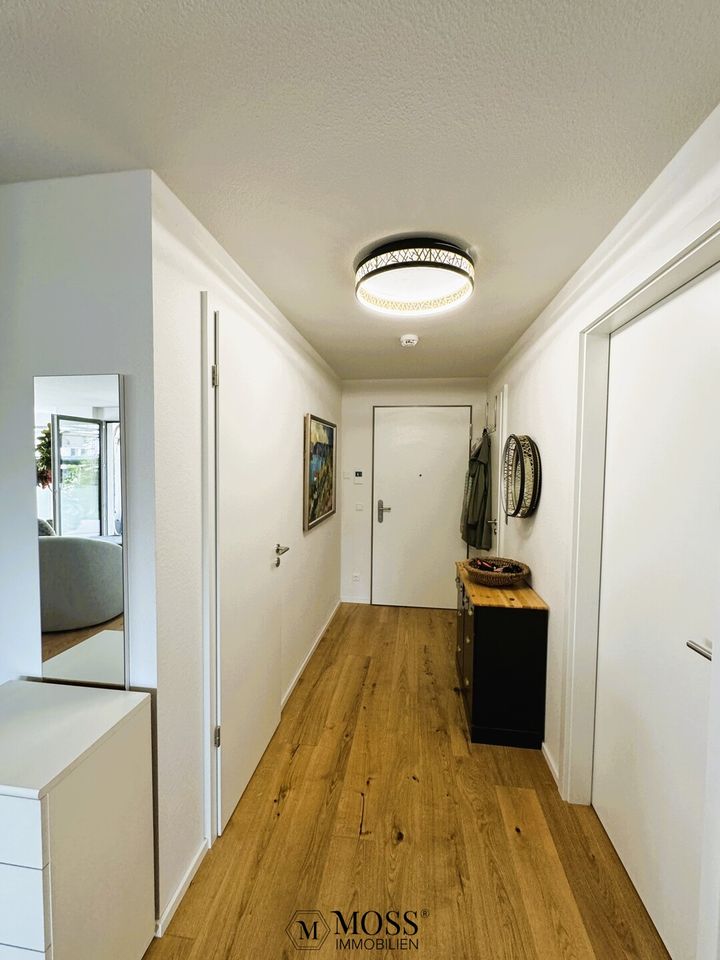 Wohnen wie im Urlaub: Stilvoll ausgestattete 3,5-Zimmer-Wohnung mit Terrasse, Garten und 2 Garagen! in Markgröningen
