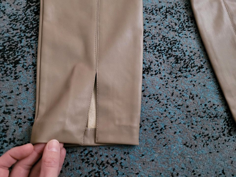 Zara Leggings Kunstleder high waist beige Gr. S NEU in Warendorf