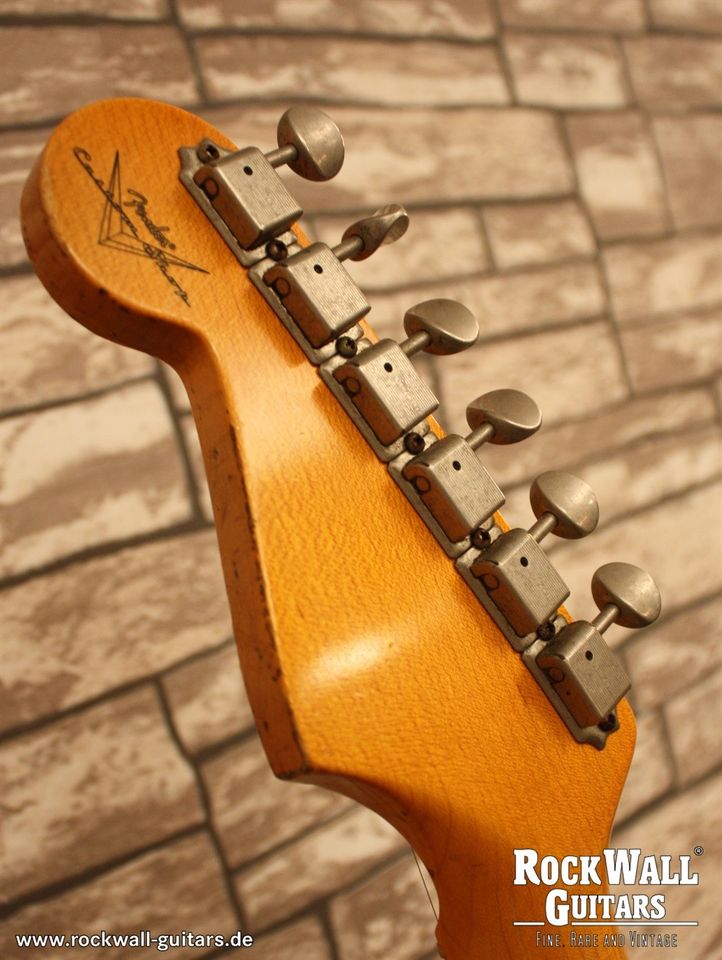 ✅   Fender Stratocaster 57 Custom Shop Fiesta Red over Sunburst in Centrum