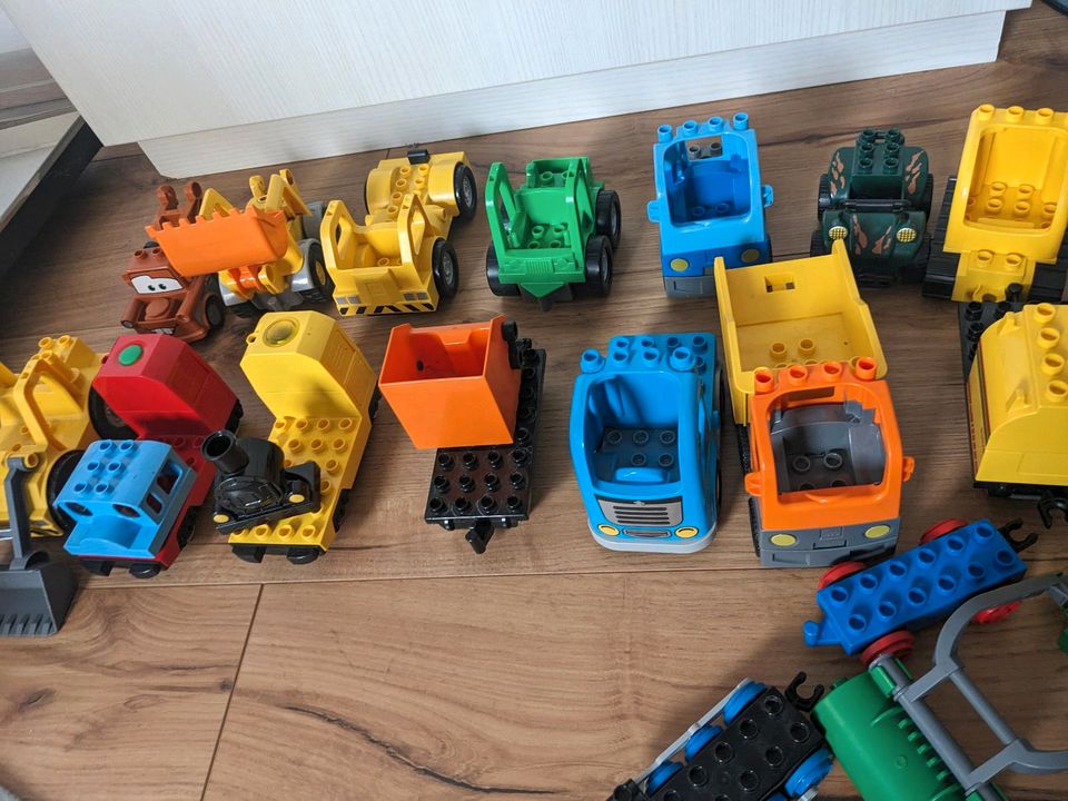 Lego Duplo Konvolut mit Fahrzeugen in Maxhütte-Haidhof