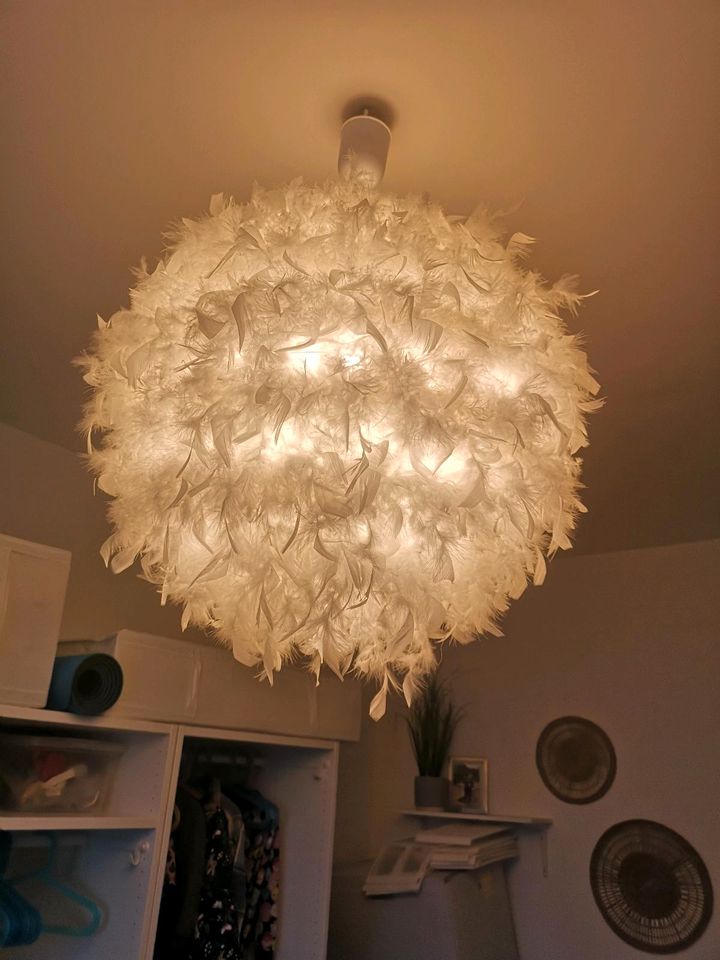 Lampe mit Federn weiß in Mönchengladbach