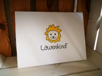 Löwenkind box mit Lätzchen Niedersachsen - Delmenhorst Vorschau