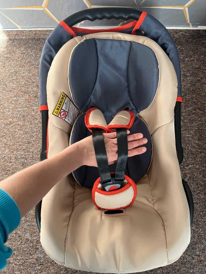 Kindersitz Babyschale Autositz 0-10 kg in Stralsund