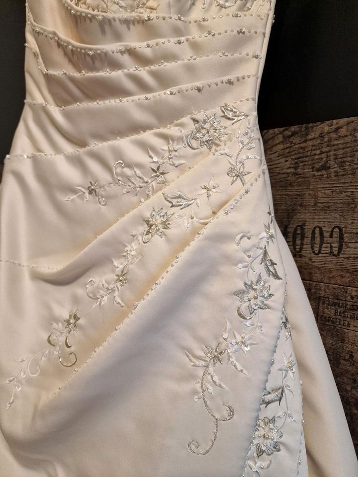 Hochzeitskleid / Brautkleid in Zwickau