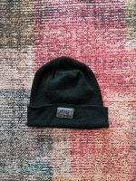 Schwarze Beanie mit Label getragen Frankfurt am Main - Sachsenhausen Vorschau