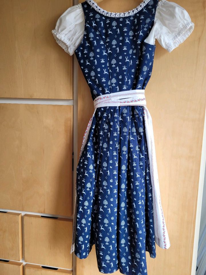 Dirndl dunkelblau mit Schürze und Bluse gebraucht in Rosenheim