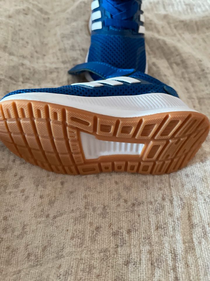 Adidas Schuhe Größe 19 in Berlin