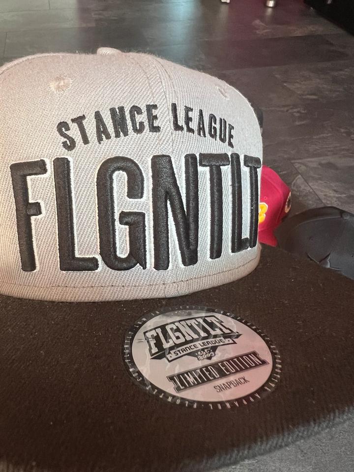 FLGNTLT Snapbacks 4 Stück Caps + limitierte Carbon Genetics Cap in Arberg