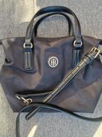 Tommy Hilfiger Handtasche Umhängetasche Schultertasche Tasche Leipzig - Gohlis-Nord Vorschau