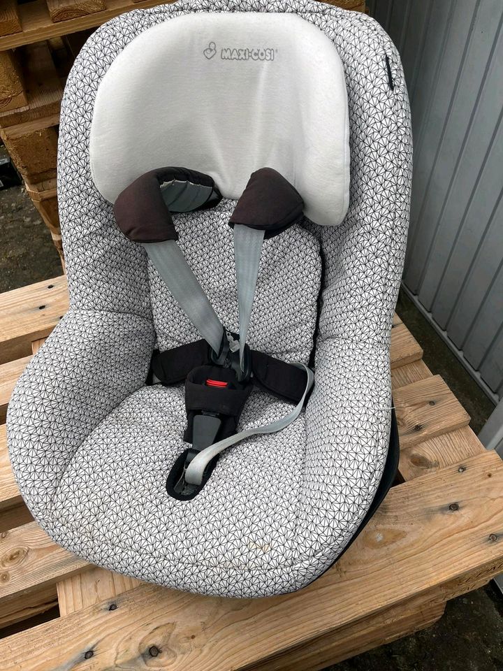 Baby Autositz Maxi Cosi Pearl in Lahr (Schwarzwald)