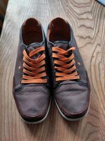 Braune Sneaker mit orangenen Schnürsenkel Dresden - Pieschen Vorschau