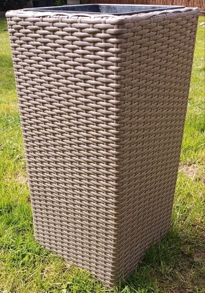 Rattan Blumenkübel in Anröchte