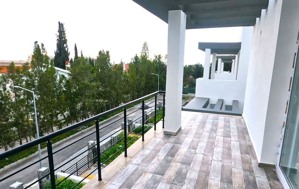 Nordzypern: Neue 3+1 Villa mit Dachterrasse am Meer in Kyrenia in Düsseldorf