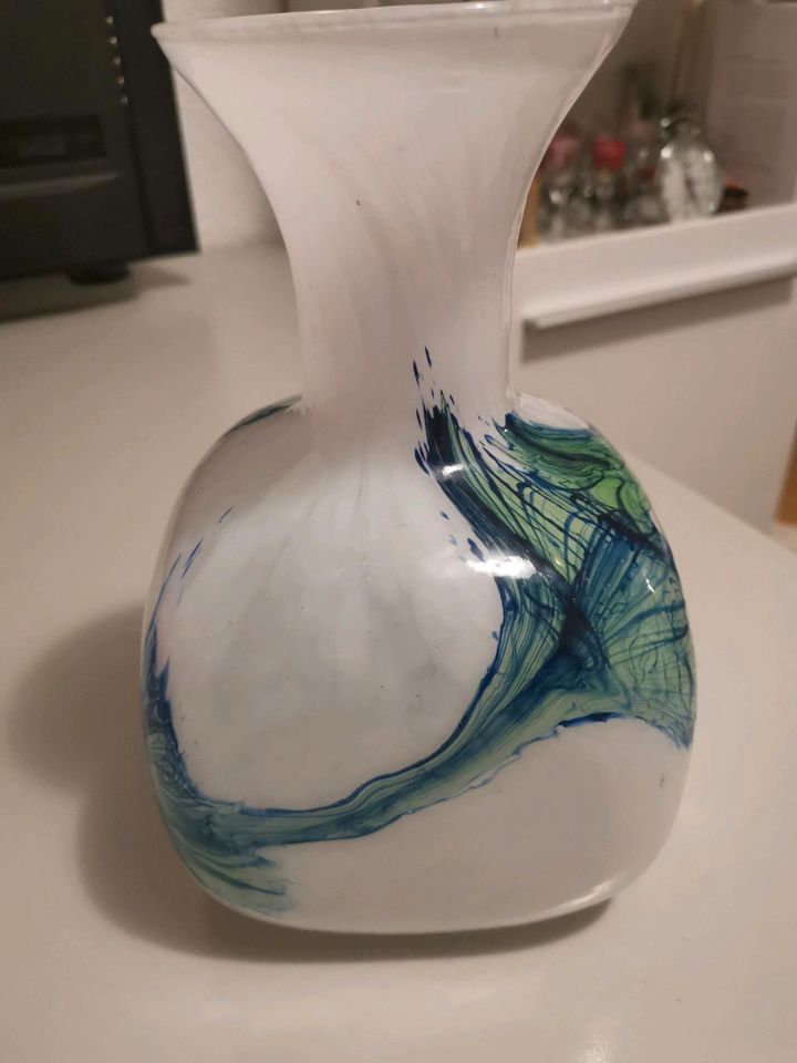 Vase aus blauem, weißem und grünem Muranoglas in Gummersbach