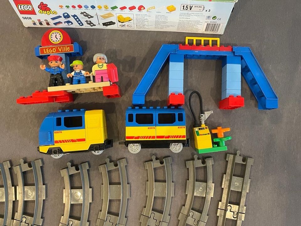 TOP* Lego Duplo 5608 Eisenbahn Ville inkl. OVP mit Schienen Bahn in Renningen