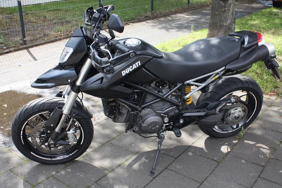 Ducati Hypermotard 796 in Langenfeld