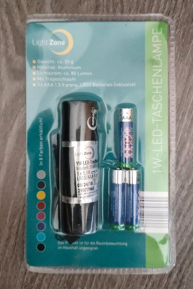 LED Taschenlampe 1 Watt mit Batterien neu in Telgte