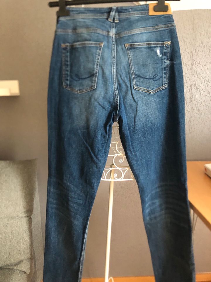 Edc Jeans blau L30/L32 in Hückelhoven