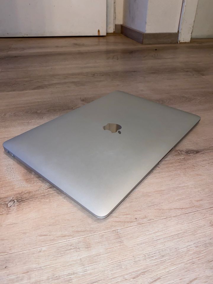 MacBook air 2020 in Immenhausen