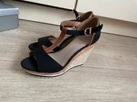 GABOR Pumps 7 bequem Leder Keilabsatz Sandalen 38 neu Büro schick Hessen - Darmstadt Vorschau