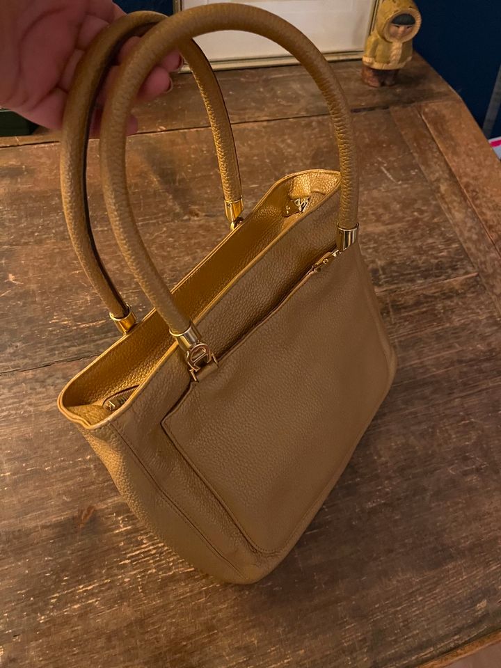 Original Aigner Handtasche gold in Weil am Rhein