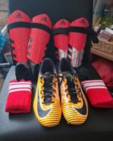 Nike Fußballschuhe mit Schienbeinschoner, Gr. ca 41 Bayern - Bad Füssing Vorschau