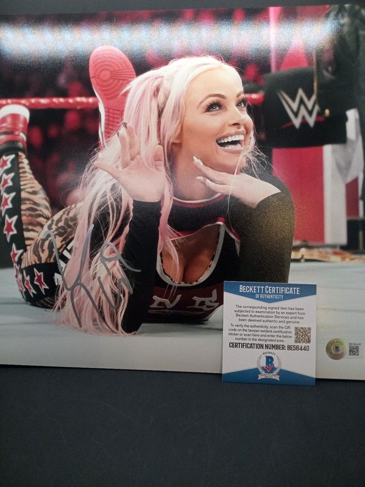 WWE WWF Diva Liv Morgan Autogramm signiert in Werdau