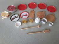 Puppengeschirr, DDR, Holz, Blech, Kunststoff Sachsen - Nünchritz Vorschau