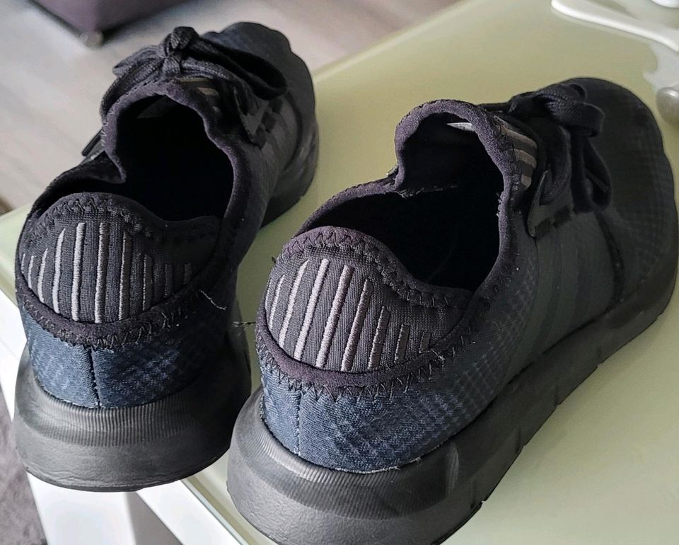 Adidas Schuhe, Größe 39 in Wickede (Ruhr)