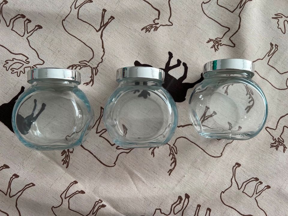 3 Gläser mit Schraubdeckel neuwertig, 1,50€ in Hannover