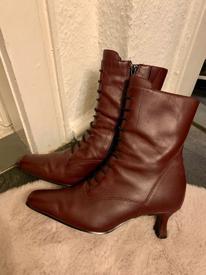 Weinrote Lederstiefel Stiefelette Ankle spitz Gr 38 Stiefel in Berlin