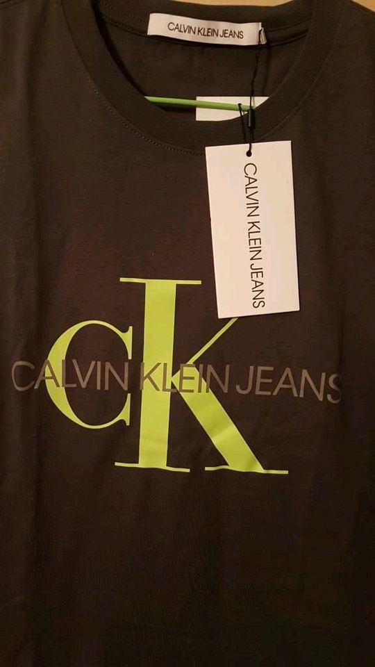 *NEU* Calvin Klein T Shirt CK in Berlin