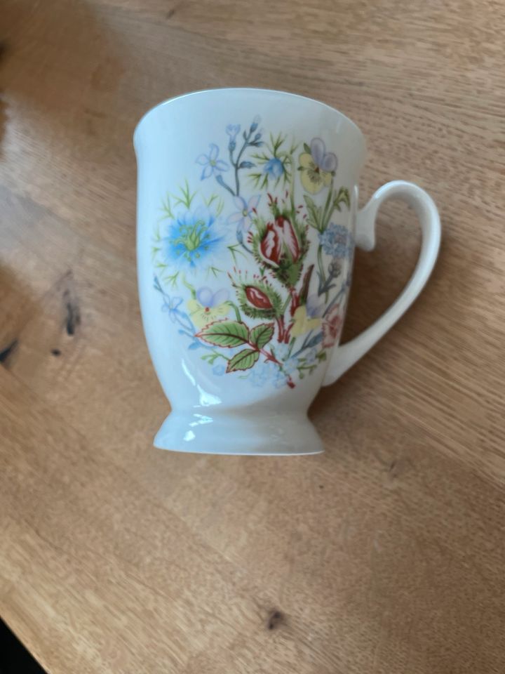 Aynsley Fine Bone China seit 1775 Tasse Becher in Barsinghausen