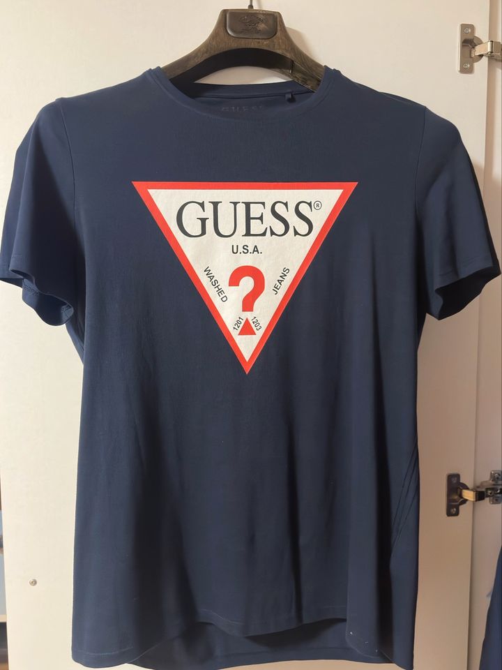 Guess T Shirt M in Rheinbach